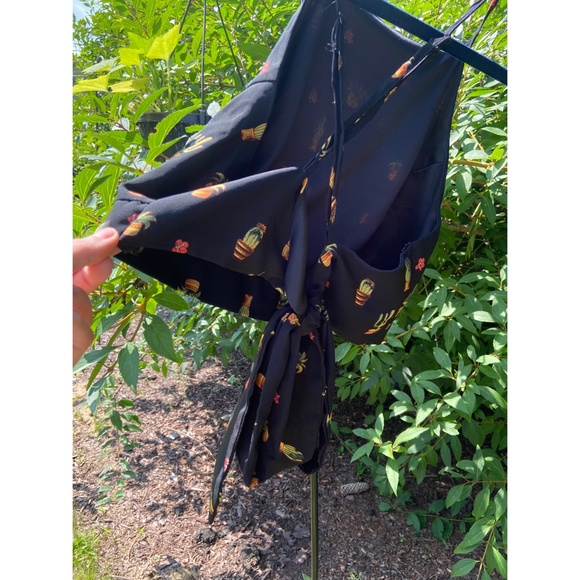 Succulents Tie-in-Back Crop Top - Picture 9 of 10